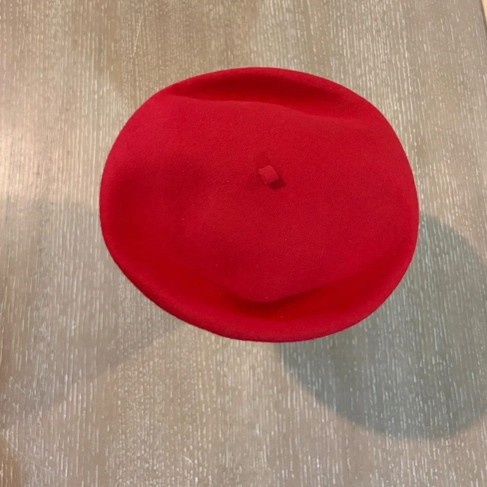 Olivia for Gymboree Red Wool Beret Hat Girls Large Ian Falconer Pig Parisian